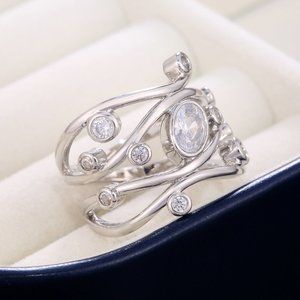 ♡Women’s silver simulated diamond statement ring♡